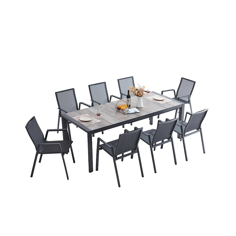 When Is an Extendable Outdoor Dining Set Useful?